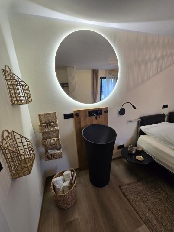 Schlafzimmer 1 mit Doppelbett im Boho-Stil